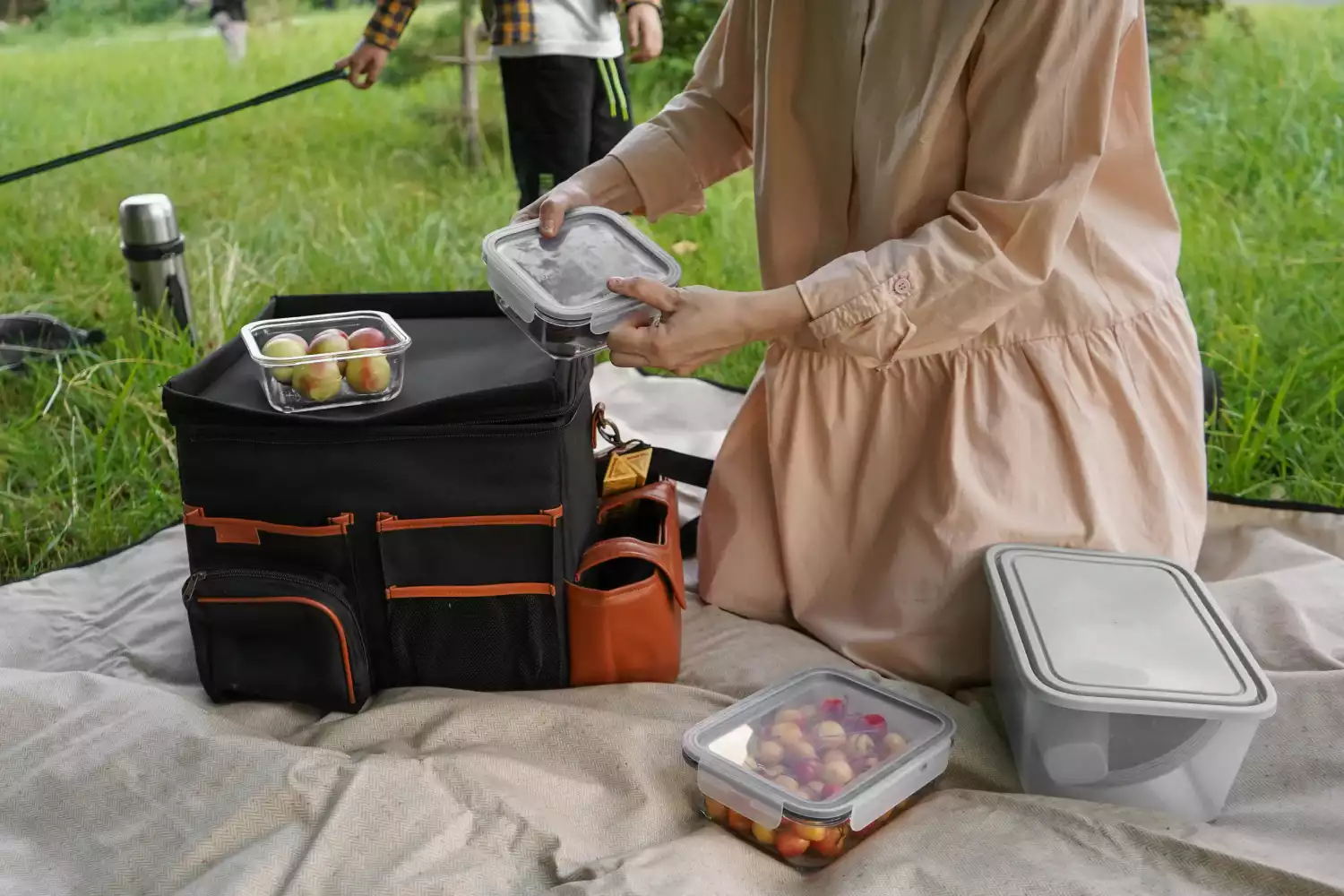 white picnic blanket waterproof